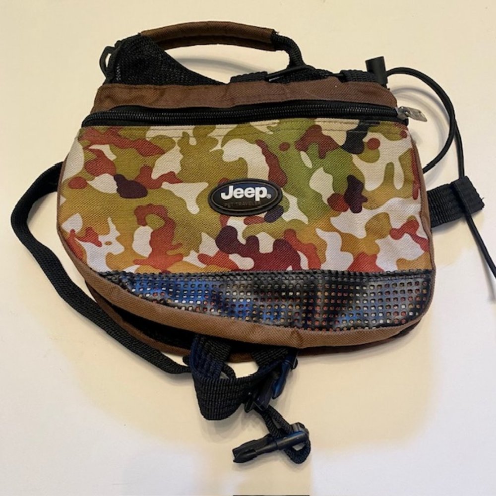 Jeep Pet Traveler Dog Pack Adjustable Two Zip Pockets Camo Medium